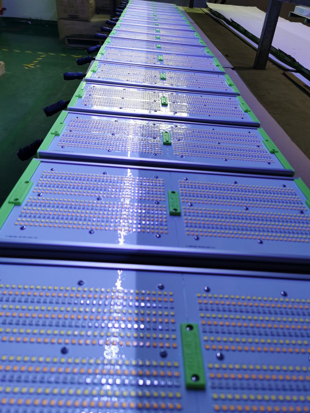 南宫NG28光电的ＳＭＤＬＥＤ用于公司自产的植物生长灯